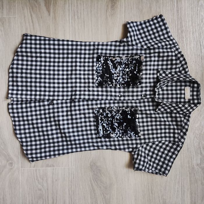 Рубашка с паетками на карманах новая