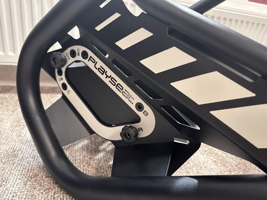 Крісло для симрейсингу Playseat Trophy