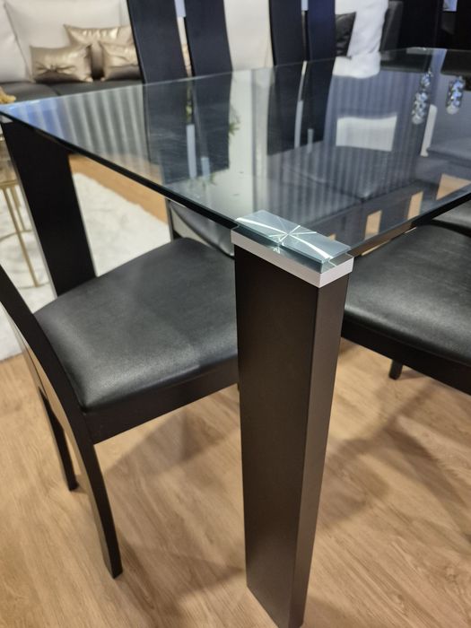 Mesa de vidro e Madeira + Cadeiras