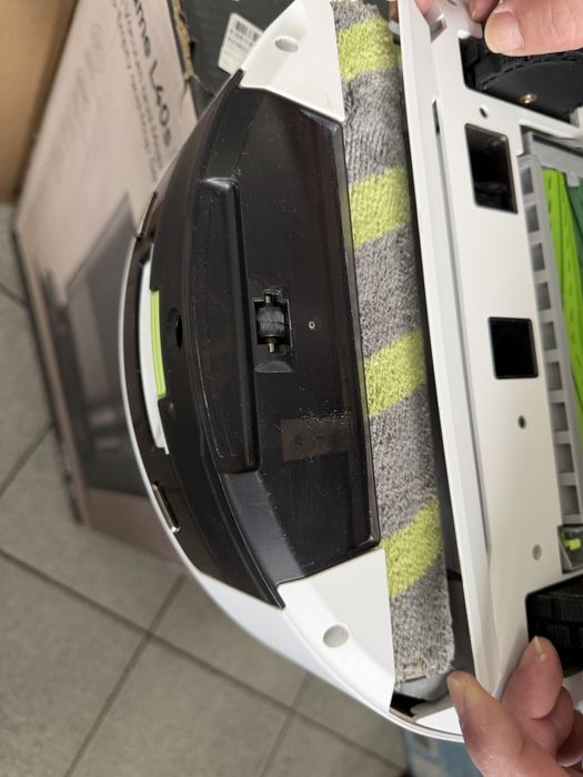 iRobot Roomba Combo® MAX 705 ze stacją dokującą AutoWash – biały