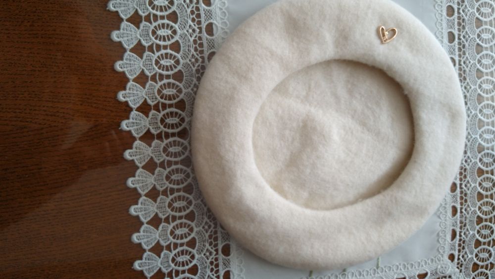 Beret damski kremowy wełna