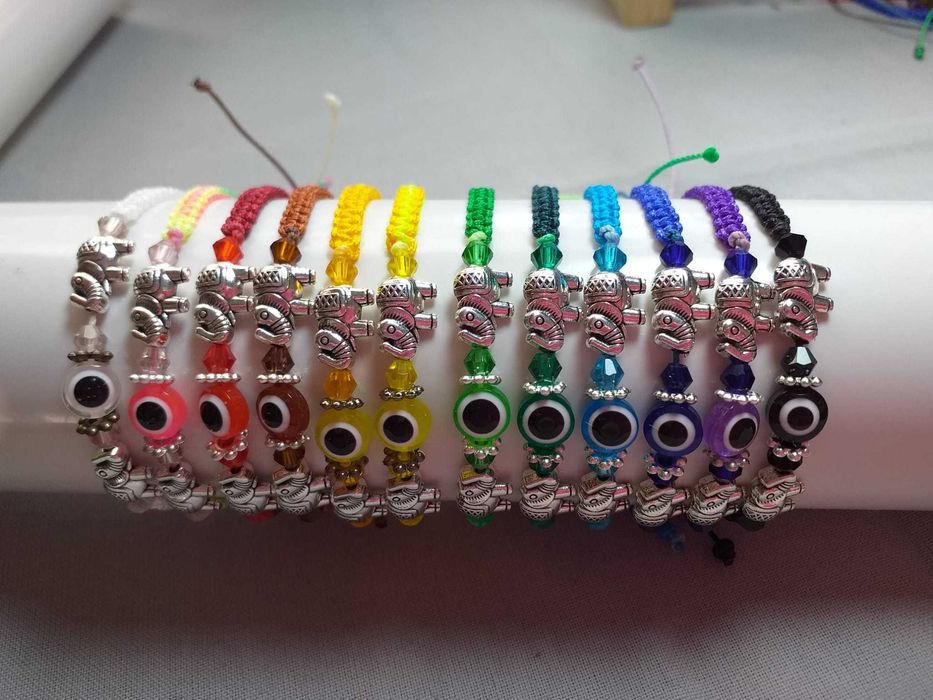 12 Pulseiras em Macramê com Olhos Turcos, Elefantes Prateados e Cristais