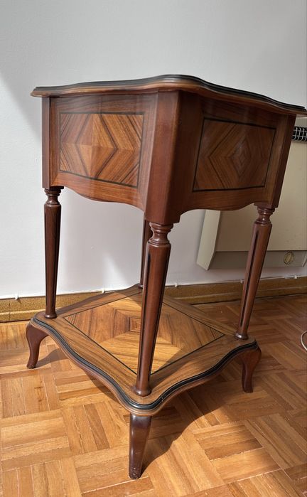 Mesa de apoio em madeira