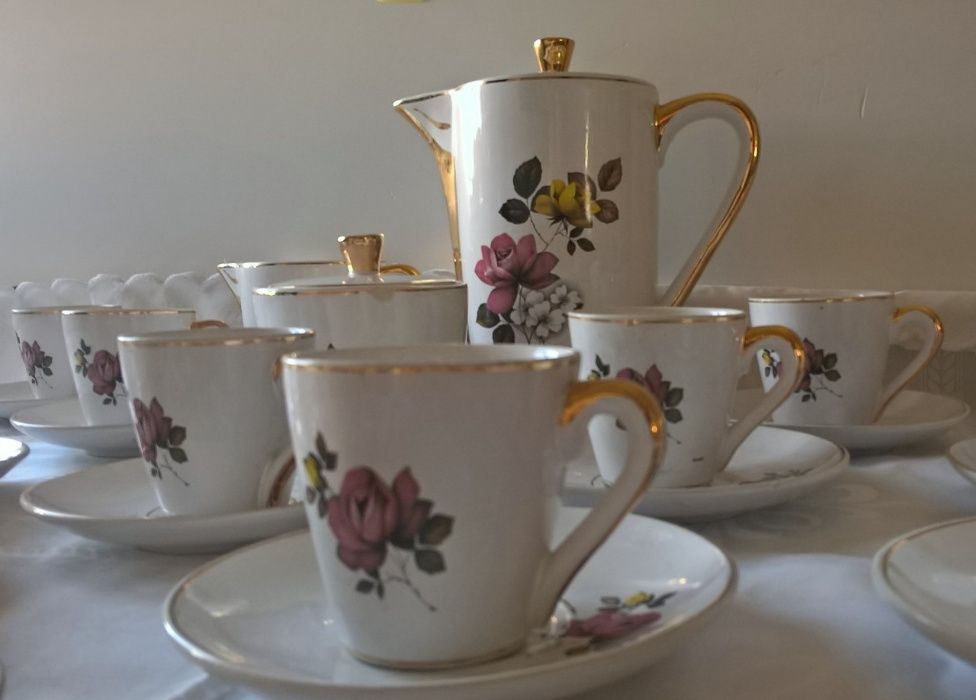 serviço de café da marca S. Roque