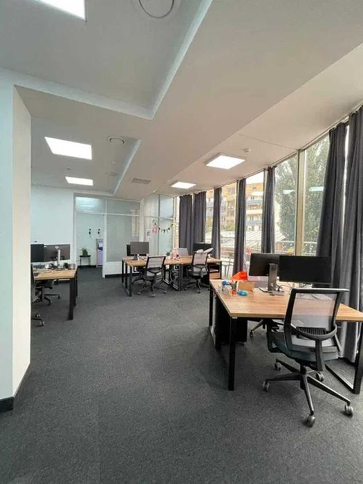 ЦЕНТР КИЄВА, Бессарабка, офіс 200кв.м з власною терасою