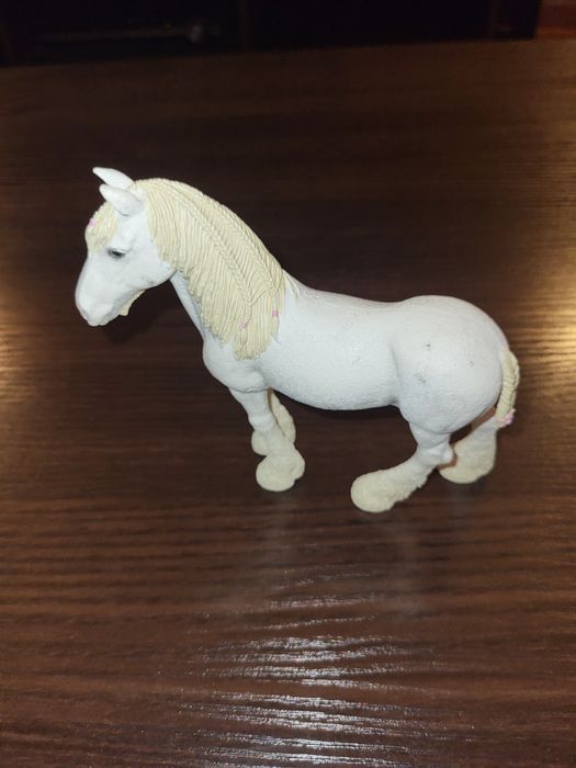 Figurka schleich klacz rasy shire