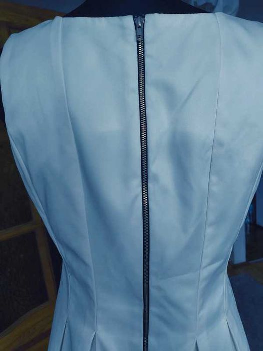 Kremowa sukienka ecru rozmiar 40 Karolina