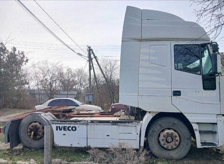 Тягач IVECO 2001 року