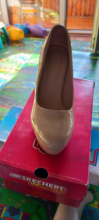 Продам весільні туфлі 39р.