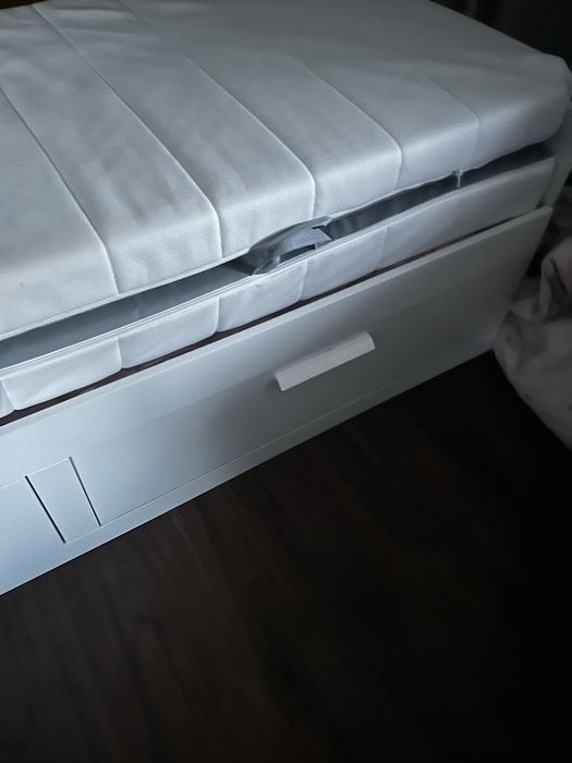 Cama  dupla com gavetôes e 2 colchoes