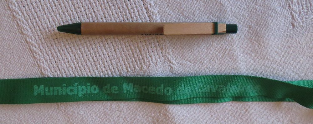 Caneta New Look e Cordão c/ 2 ganchos p/ P. Chaves e TLM