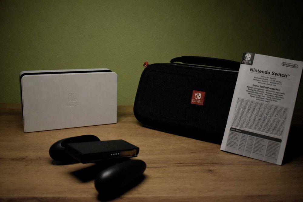Konsola Nintendo Switch OLED +  gra The Legend of Zelda