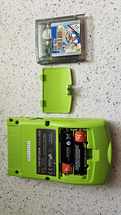 Game Boy Color + cartucho. Muito bom estado.