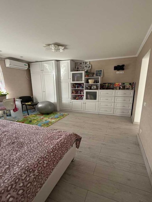 Продам сучасний двоповерховий будинок 180кв.м. з усіма комунікаціями