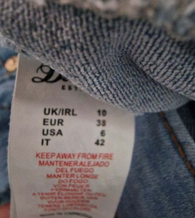 Spodnie dzinsy, rurki.