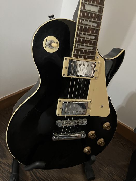 Guitarra elétrica vintage V100BLK