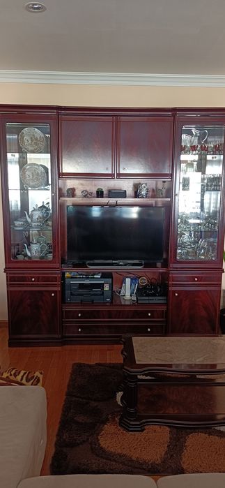Móvel de sala com vitrine