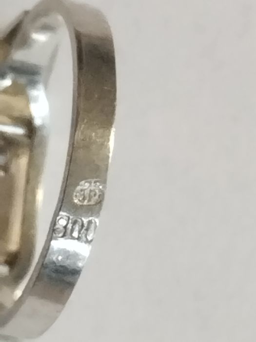 Sygnecik srebrny z oczkiem