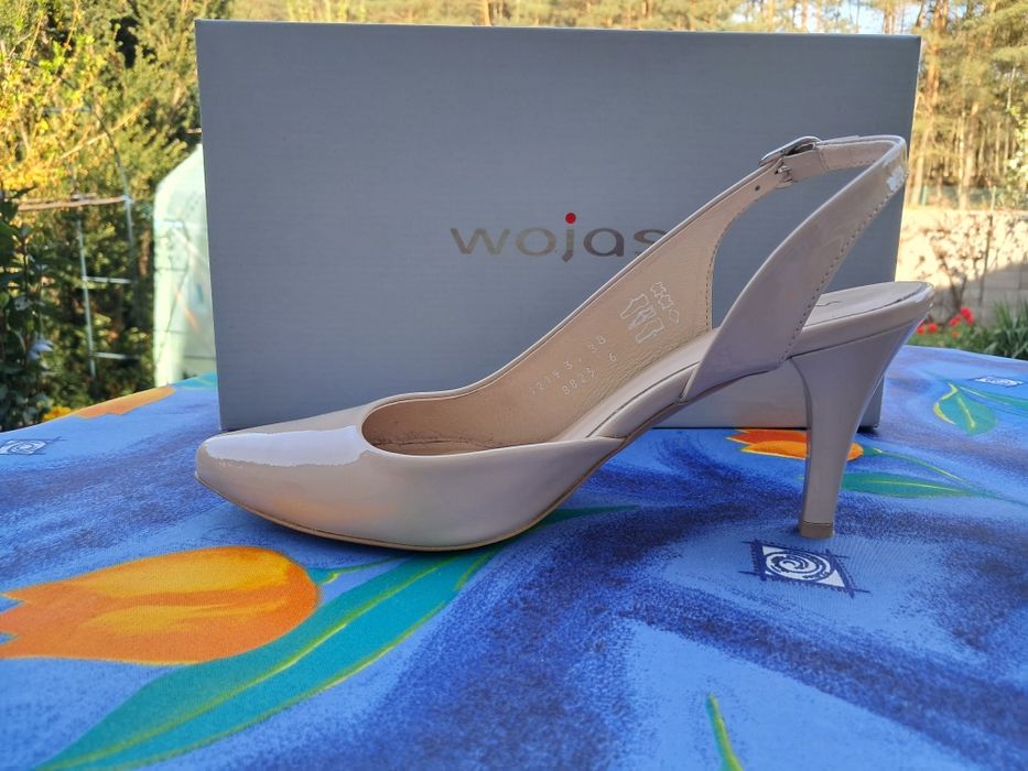 Buty Wojas czółenka  beżowe rozmiar 38