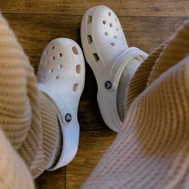 Шльопанці білі крокси Crocs Classic