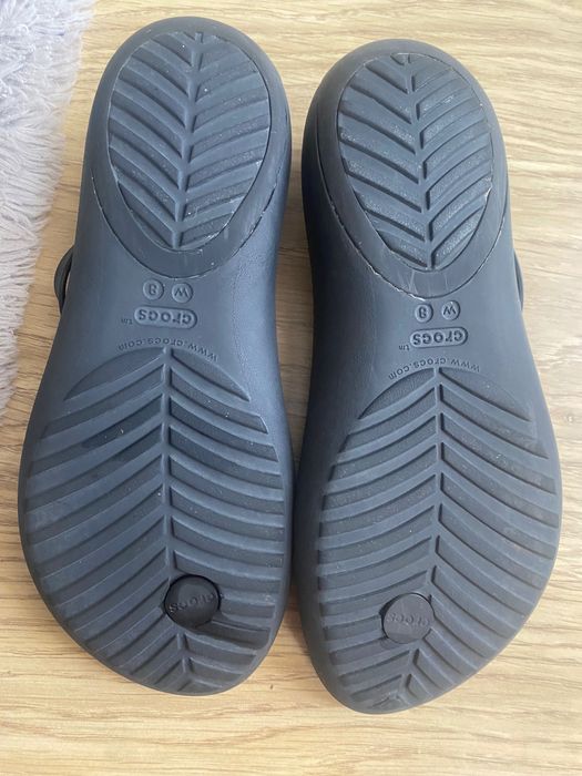 Crocs Serena Flip z kwiatami 3D