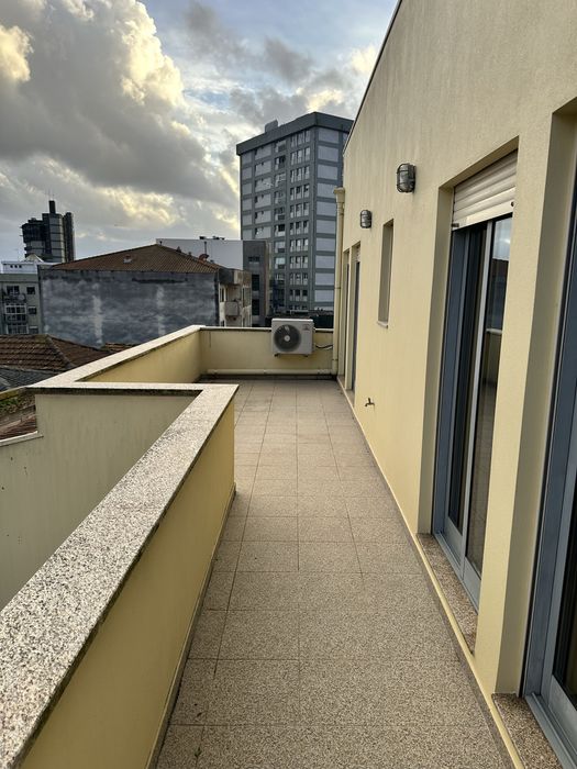Arrenda-se apartamento T1 centro do Porto! Ao Jornal Noticias…