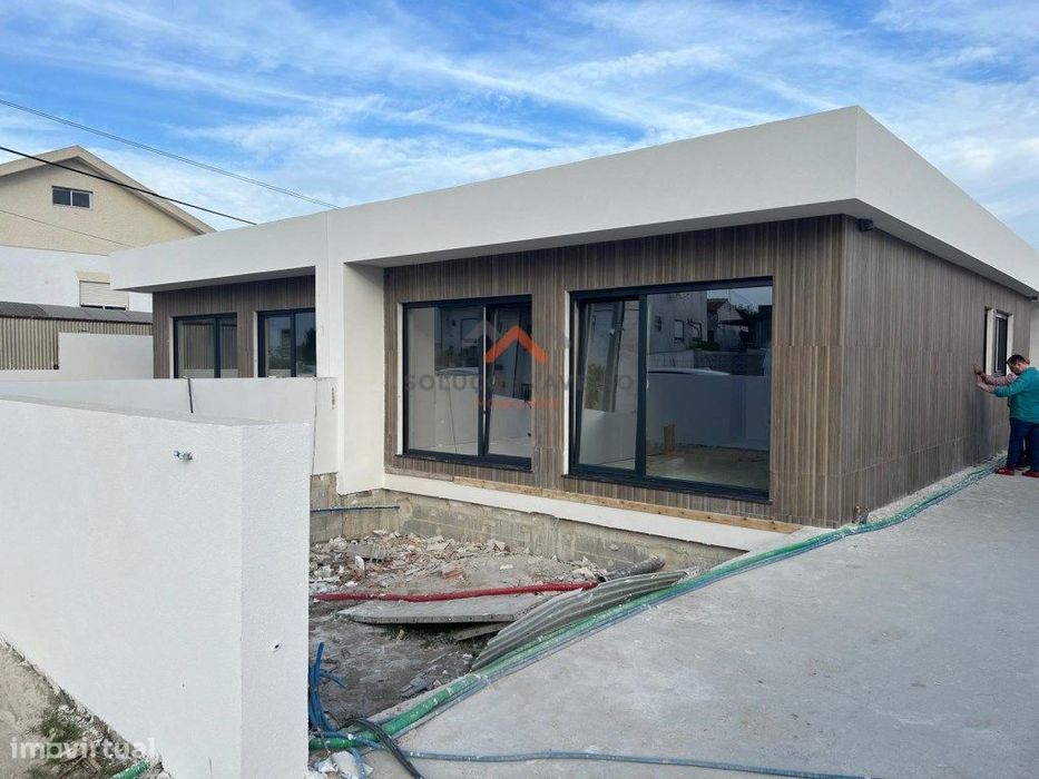 Moradia T3 Térrea em Sarrazola