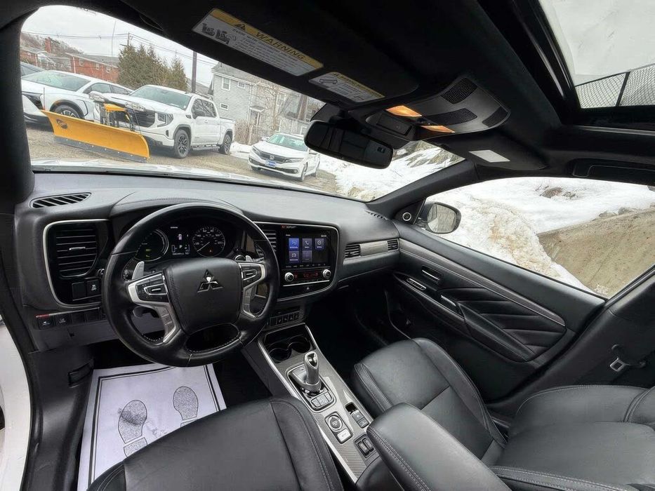 Mitsubishi Outlander PHEV      2020