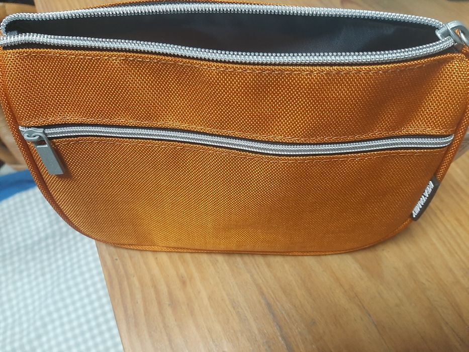 Necessaire laranja Ikea