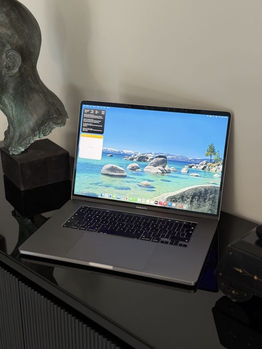 Laptop Apple MacBook Pro 16 cali i7 16/512GB Radeon Pro 5300M 4GB Space Grey, MacOS Tahoe, super wydajność, gratisy, wysyłka!