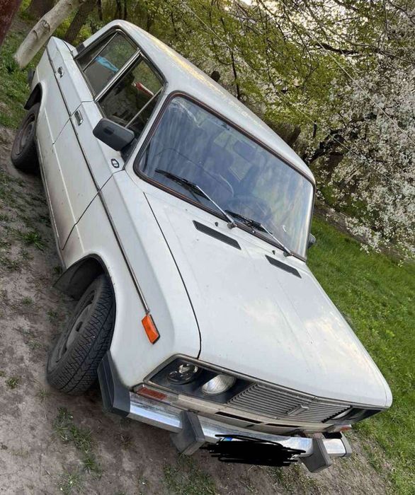 Автомобіль Ваз 2106