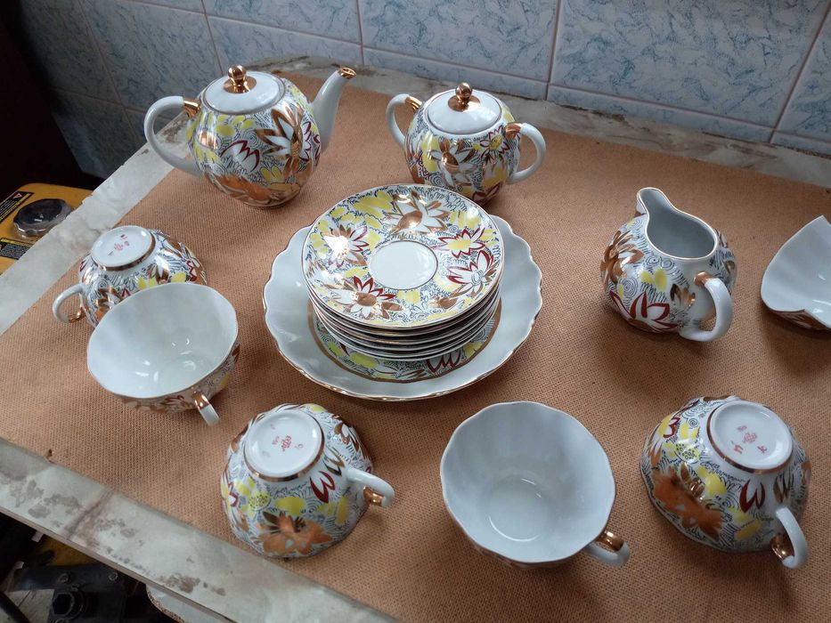 Сервіз ,,Золоті ромашки,,.