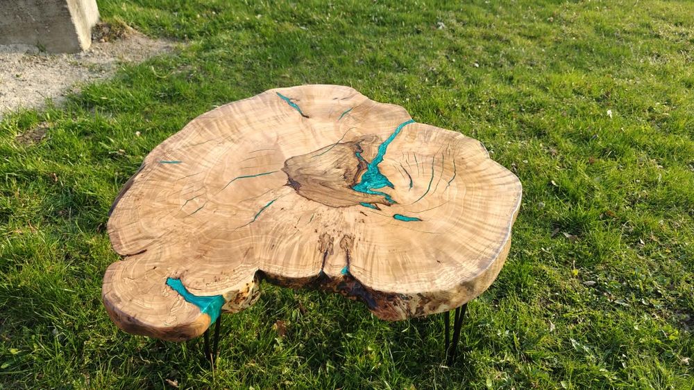 Stolik kawowy z żywicy