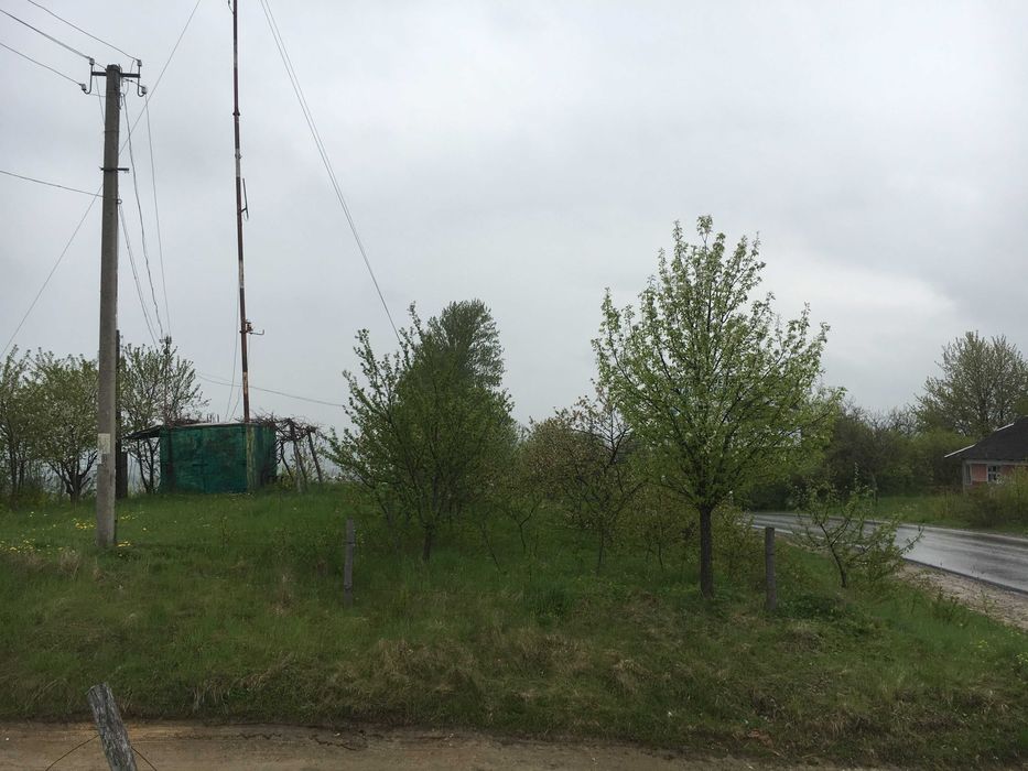 Земля під комерцію, біля головної магістралі на Косів