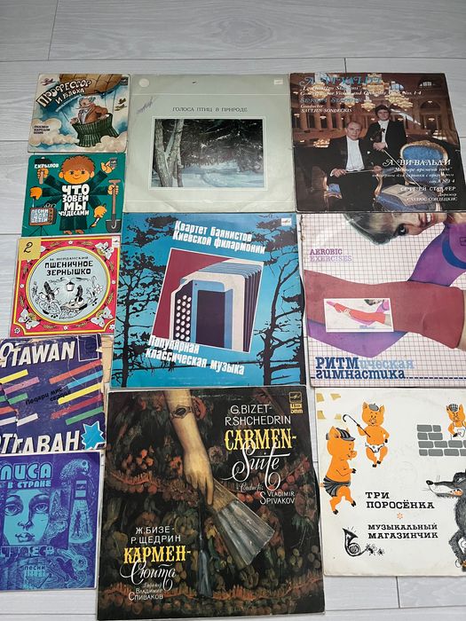 Платівки різних виконавців та казки