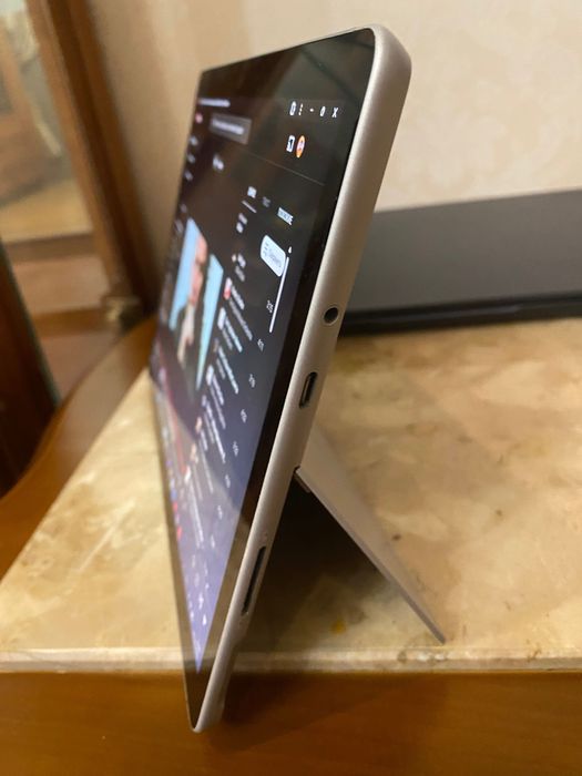 microsoft surface go - купити планшети - Ціна на OLX.ua
