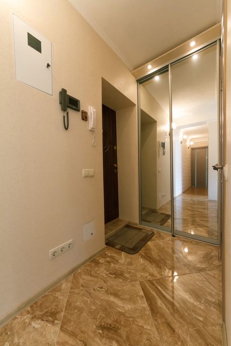 Посуточно.2х комнатная возле Гулливера бульвар Леси Украинки 9