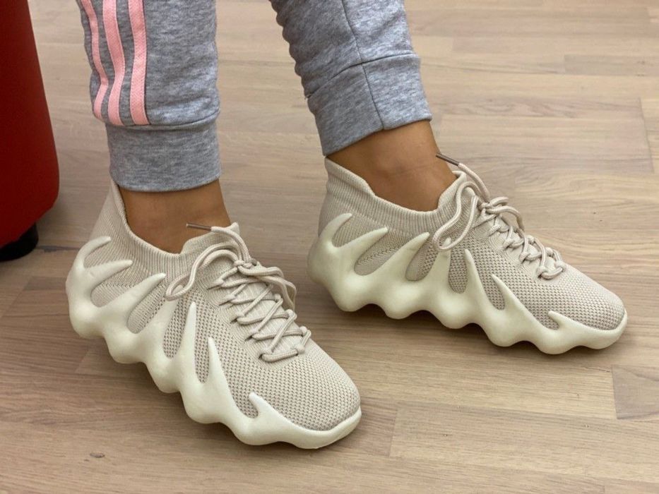 Продам кросівки жіночі