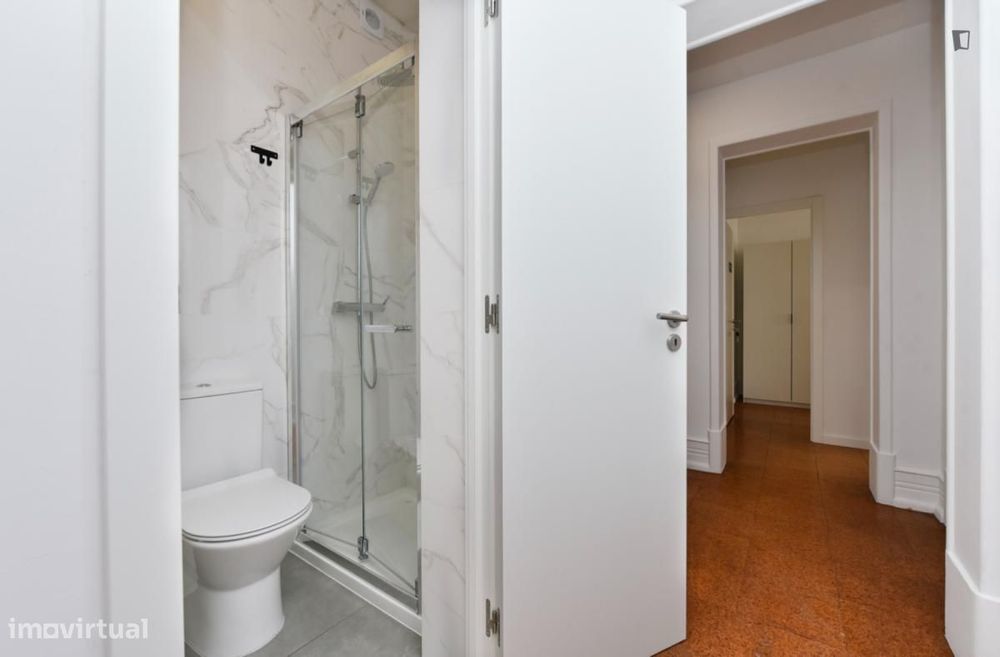 Quarto - localizado em Marquês de Pombal Lisbon