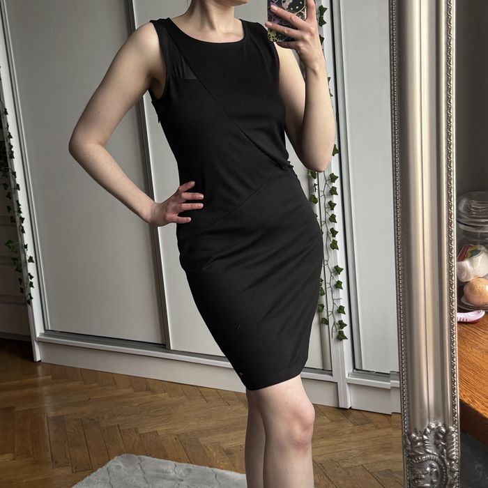 Mała czarna dopasowana sukienka 40/L