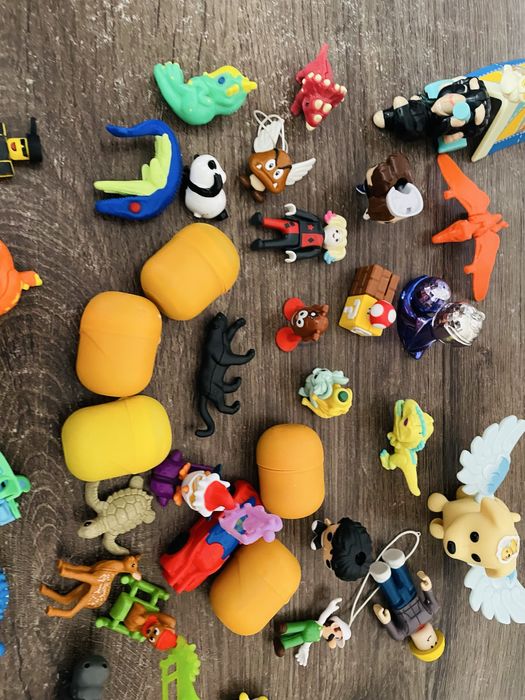 Фігурки з кіндерів