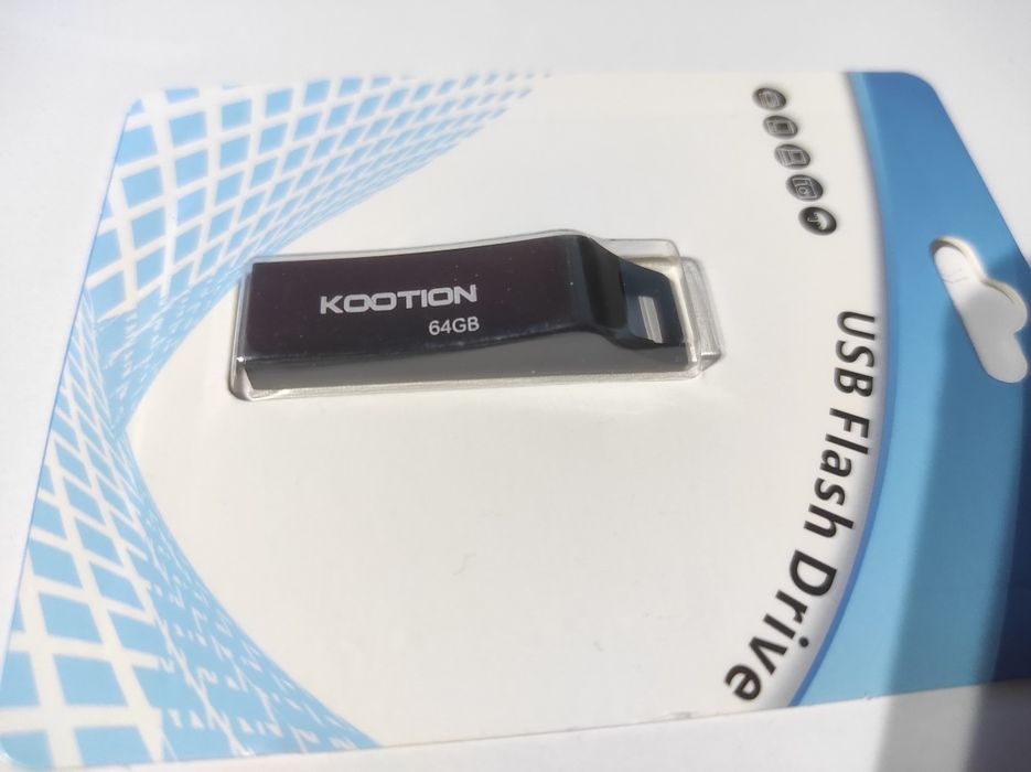 Pendrive 64 GB  – mały, szybki i nigdy nie zapomina