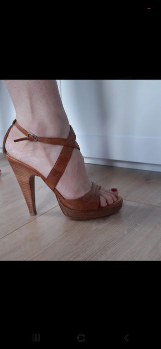Skórzane buty na obcasie