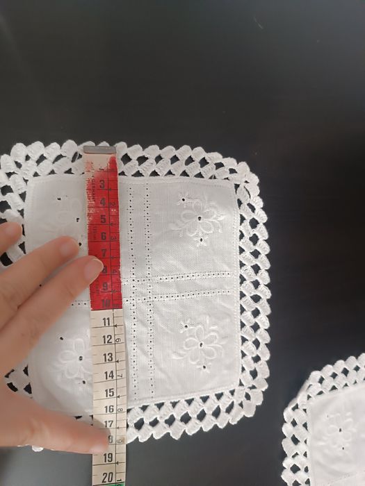 Pano Naperon Rendado e Bordado à mão. Novo