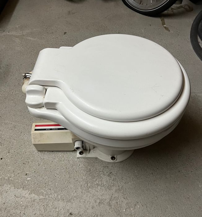 Toaleta jachtowa elektryczna