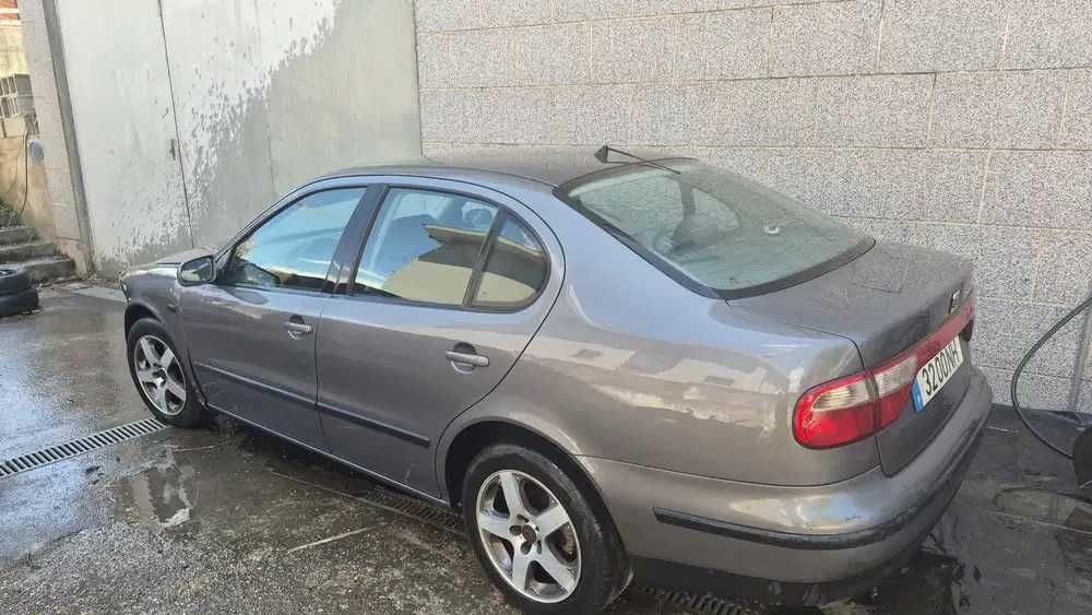 SEAT Toledo II 1.6 Gasolina 1998 -  com a frente Batida