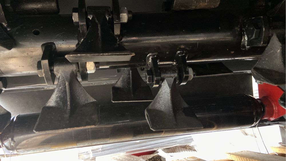 Cabeça triturador de martelos para giratoria