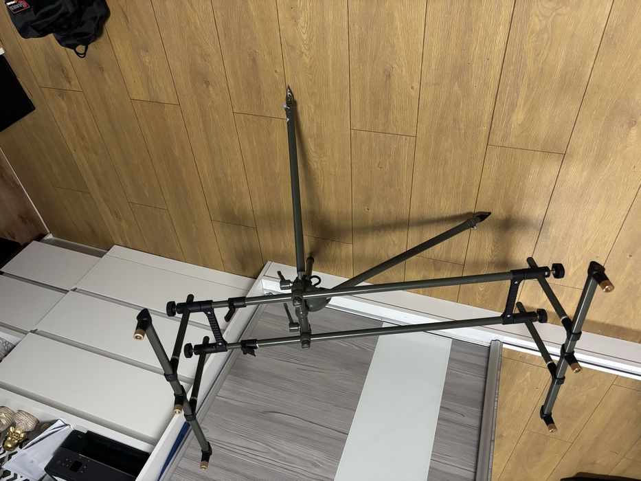 Rod pod jaxona stojak na wędki