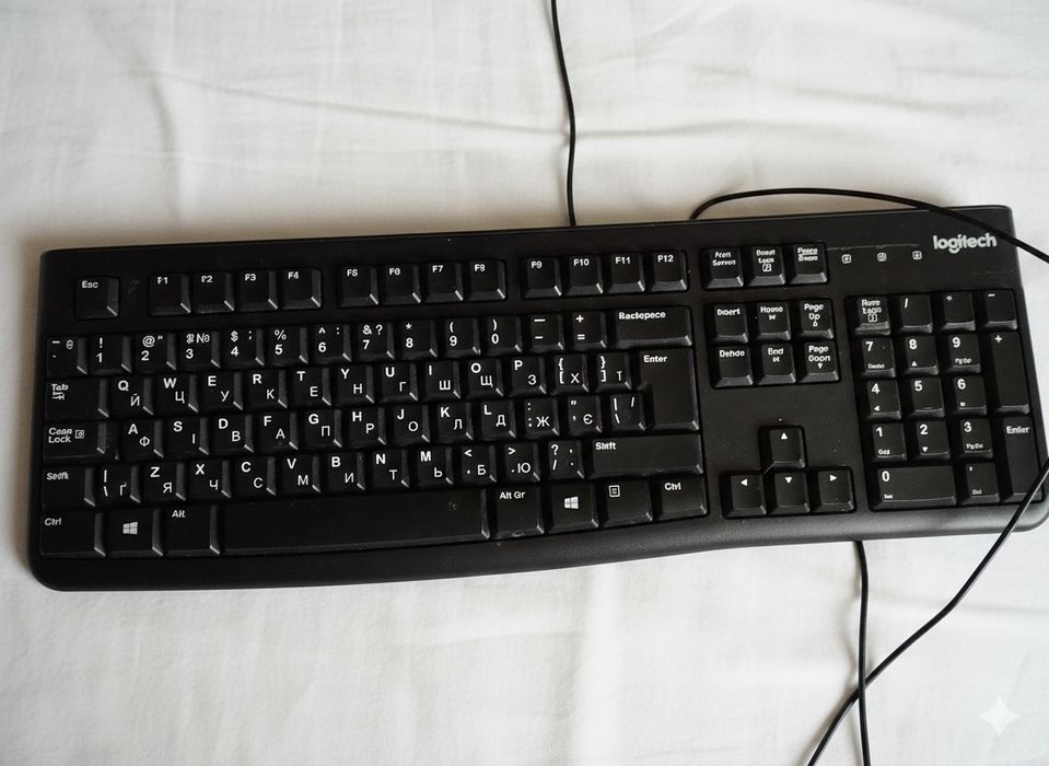 Клавіатура logitech + подарунок
