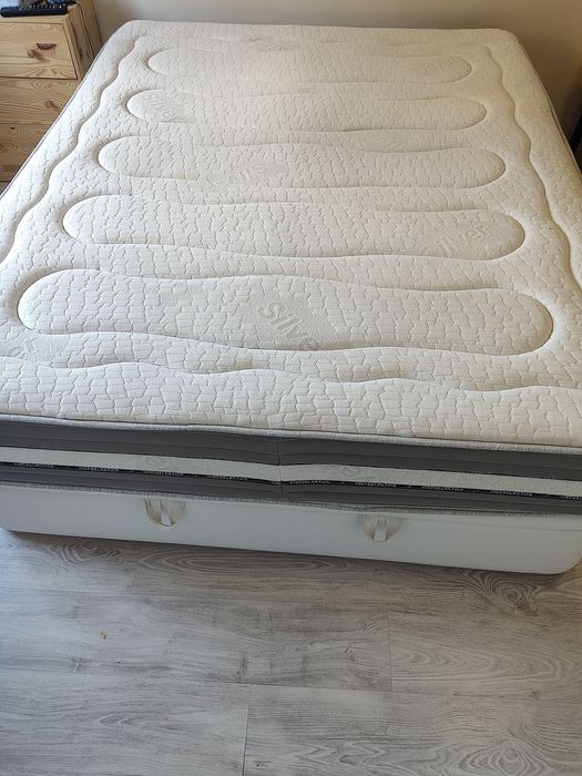 Sommier com arrumação e colchão